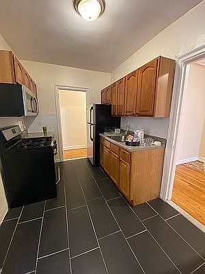 3rd image of 45 Hawthorne St APT 2C