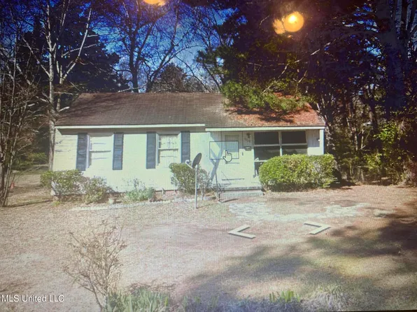 2609 Brookwood Dr, Jackson, MS 39212