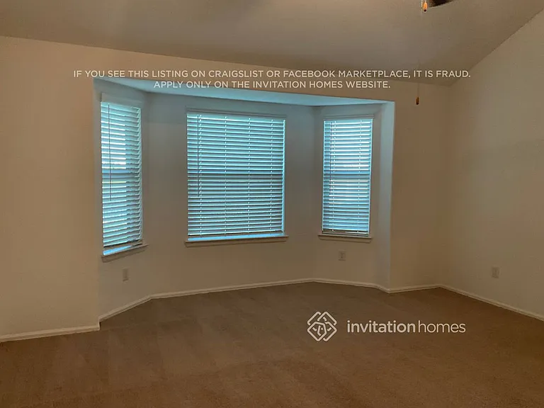 445 Pecan Landing Ln — Photo 7