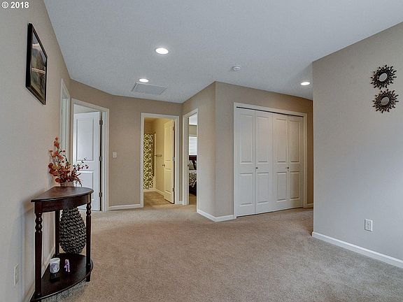 Large upstairs loft area