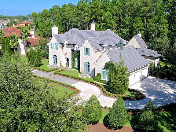 Beautifully wooded Estate Lot