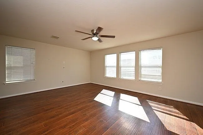 9403 Coatsworth Dr — Photo 11