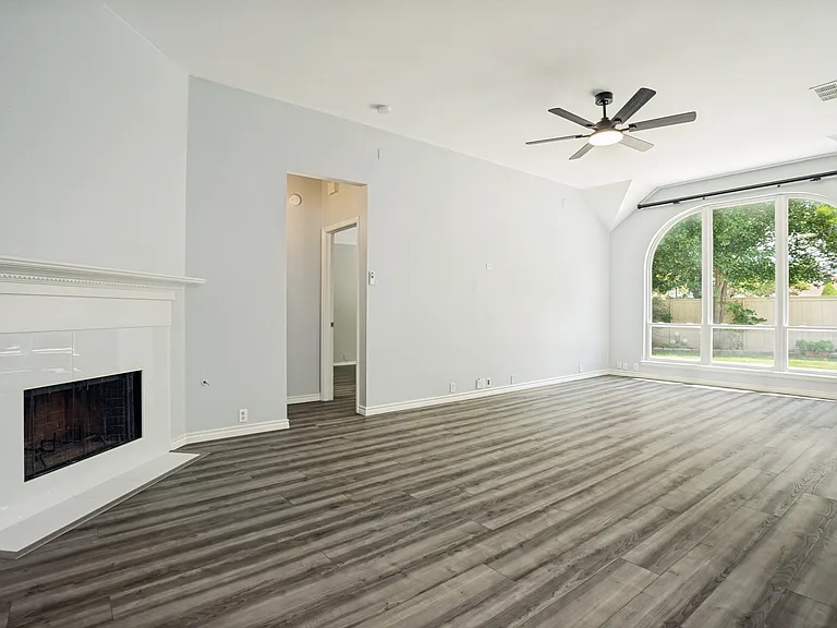 5905 Sandalwood Dr — Photo 3