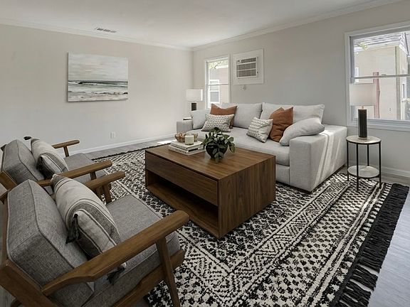 5th image of 309 Eden St