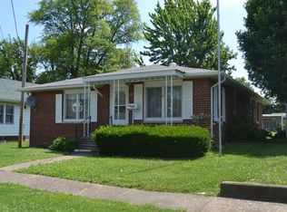 208 N 5th St, Albion, IL 62806