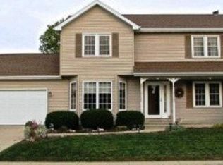 1115 Chatham Ln, Bloomington, IL 61704