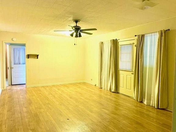 3rd image of 3824 Debra Ln