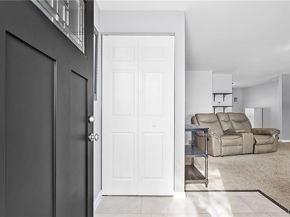 3rd image of 4315 Old Meadow Rd