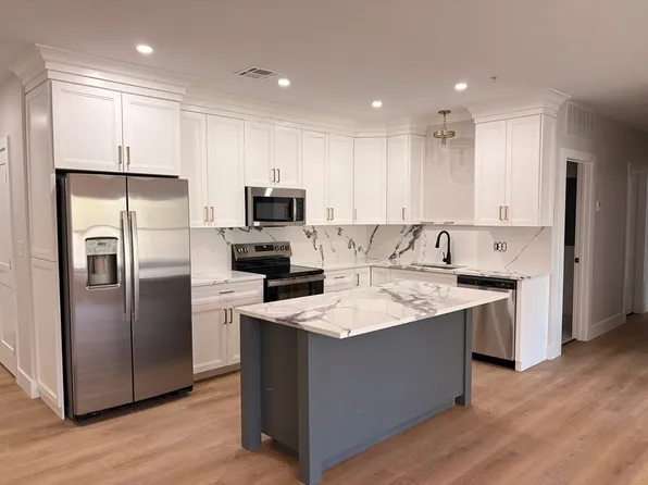441 Washington St APT 305, Dedham, MA 02026