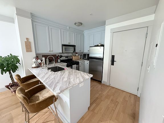 5th image of 270 Valencia St APT 202