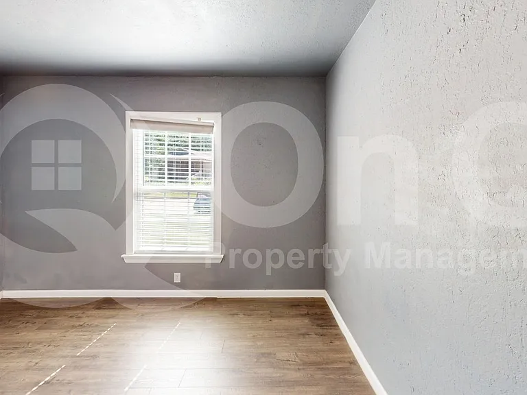 205 NE 22nd St — Photo 6