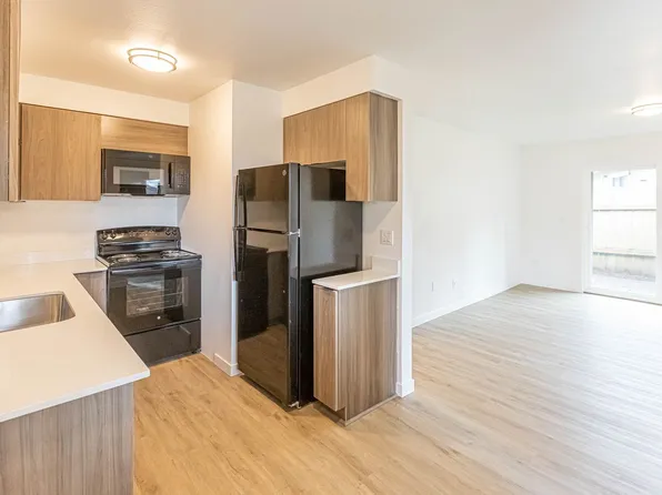 Sandy 4 Plex, 39580 Gary St APT 22, Sandy, OR 97055