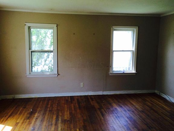 2nd image of 1883 Brentnell Ave