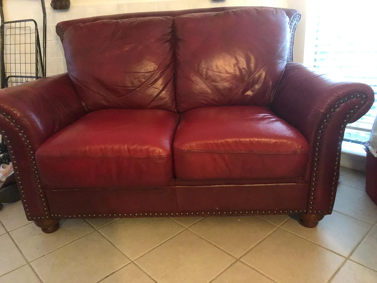 Loveseat sofa - 3121 Sondra Dr #104
