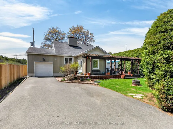 957 Blair Rd, Ottawa, ON K1J 7M9