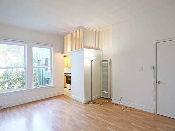 2nd image of 541 Steiner St