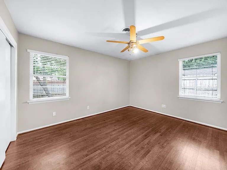 402 Vernet St — Photo 12