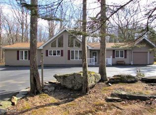 800 Pastern Ct, Lords Valley, PA 18428