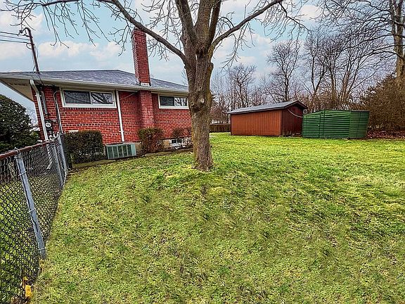 4th image of 14 Pelham Dr
