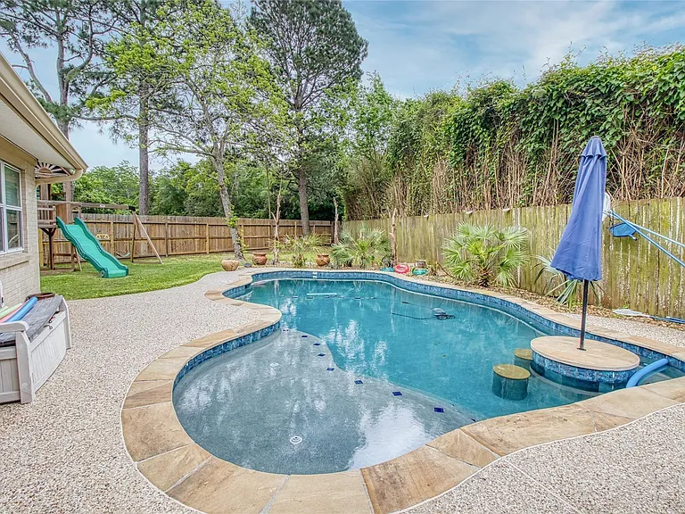 1405 Delabrook Ct — Photo 21