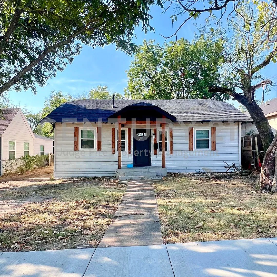 Originally Built in 1925, This Charming Vintage 4/2 Offers a Warm and Inviting Place to Call Home! — Photo 1