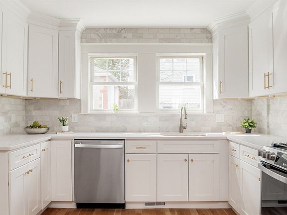 5th image of 652 Belmont St #1