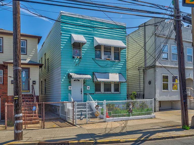 404 Danforth Ave — Photo 15