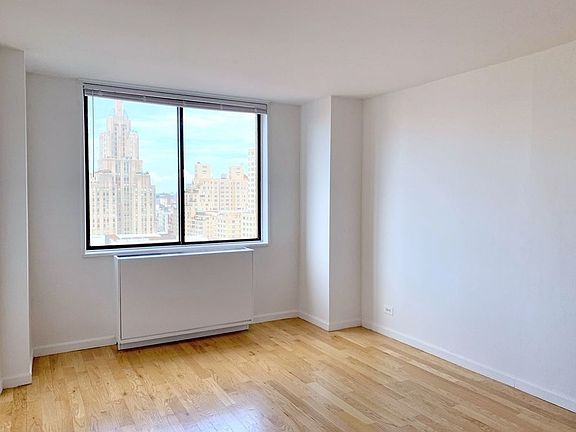 5th image of 300 Mercer St APT 12K