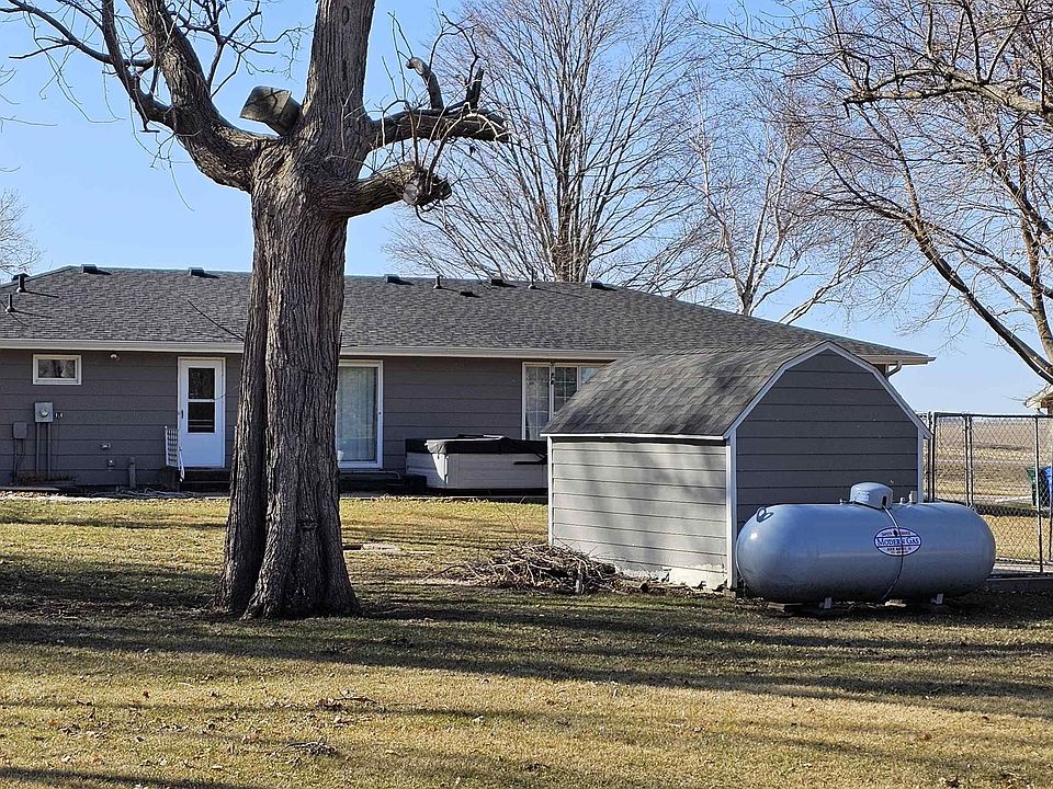 2nd image of 305 Park Dr