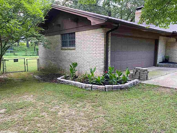 2nd image of 1616 Oakwood Cir