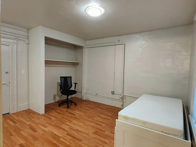 Mercury Apartments Modern Living in a Classic Seattle Building — Photo 12