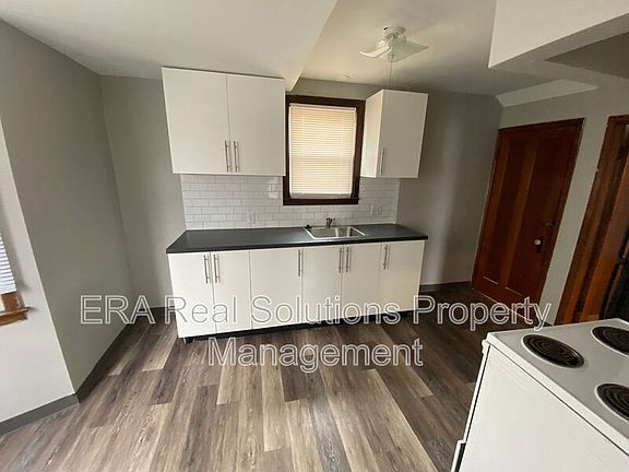 4th image of 1385 Duxberry Ave