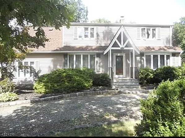 27 River Rd, Stanhope, NJ 07874