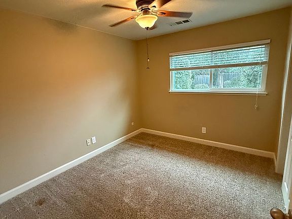 5th image of 150 E Sherwood Dr