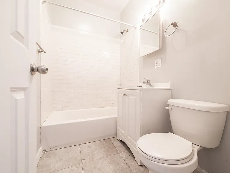 182 E 19th St #3D — Photo 6