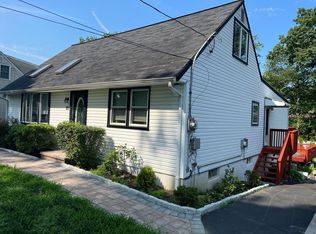 22 Keats Rd, Thornwood, NY 10594