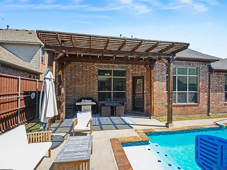 3323 Royal Ridge Dr — Photo 35