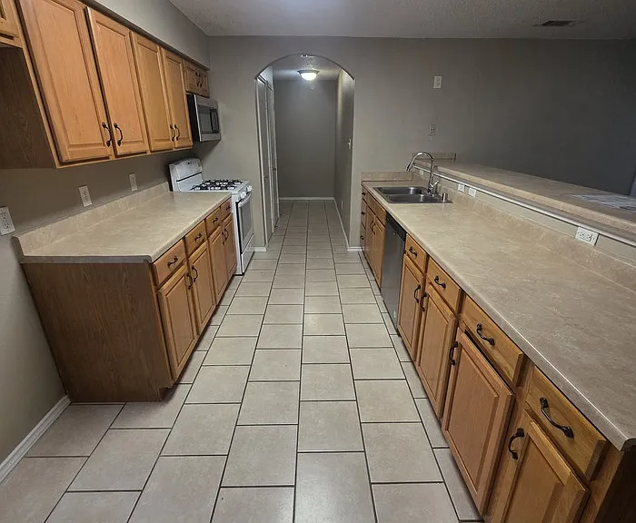 707 Devonian Dr — Photo 8