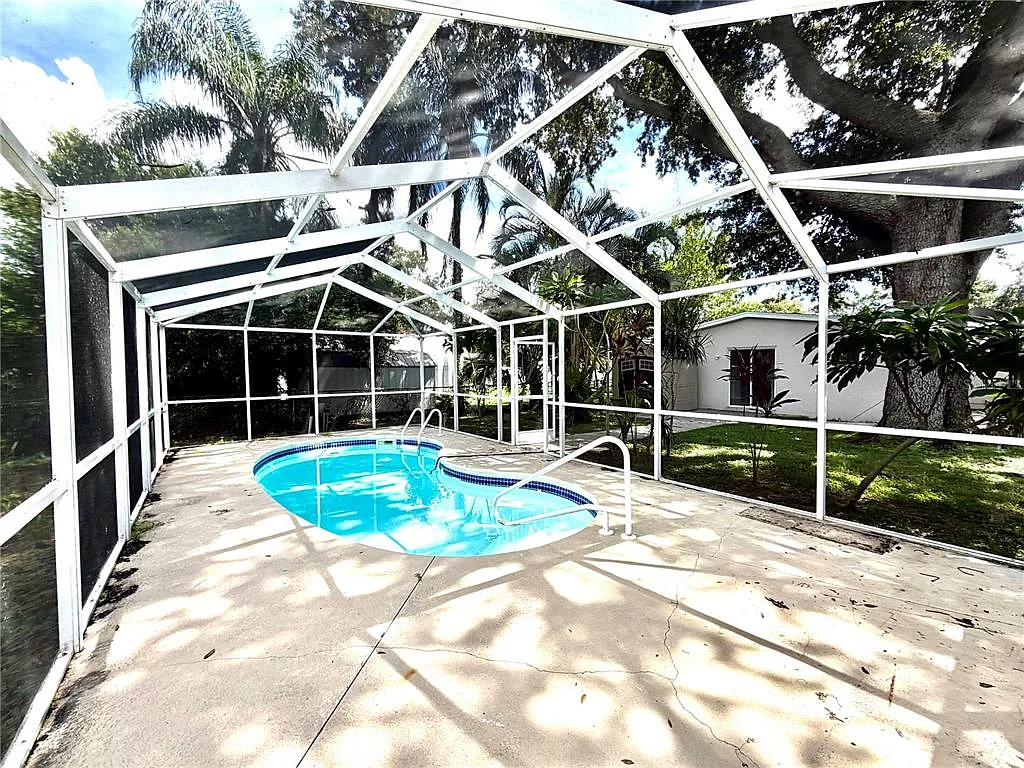 3 bed, 2.0 bath, 1388 sqft, $2,600 — Photo 3