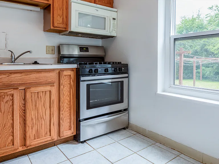 19-01 Sherman Terrace | Kitchen