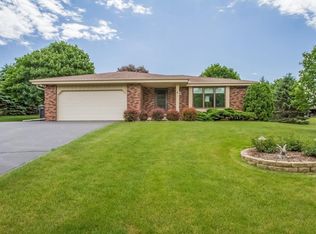 W243S7120 Cameron Dr, Waukesha, WI 53189