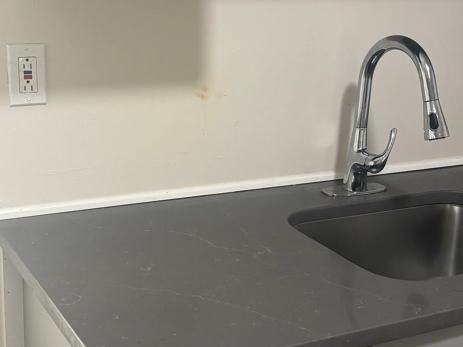 2 bed, 950 sqft, $2,000 — Photo 3