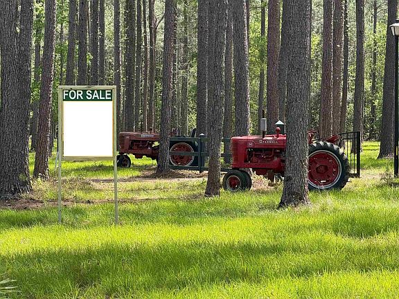 3rd image of 1267 School Bus Rd