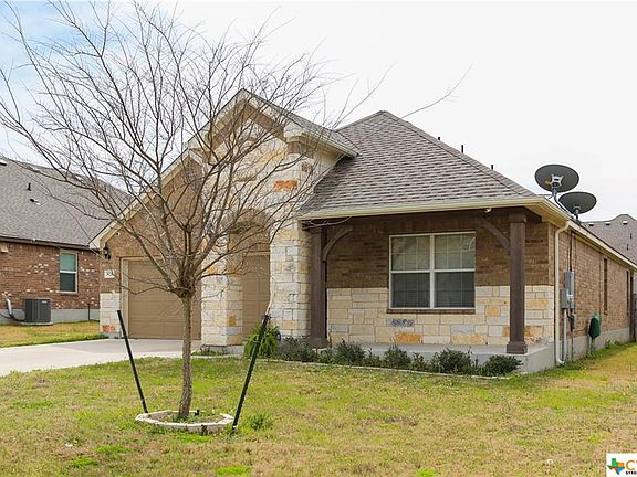 2nd image of 826 Olive Ln