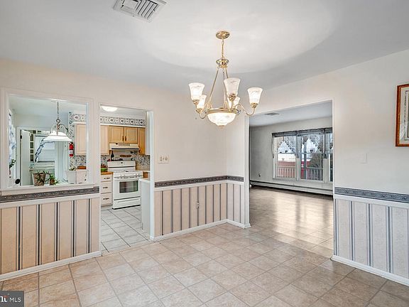 3rd image of 1078 Treasure Ave