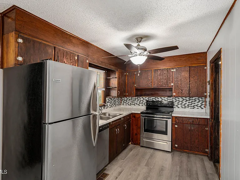 422 Gap Creek Rd — Photo 10