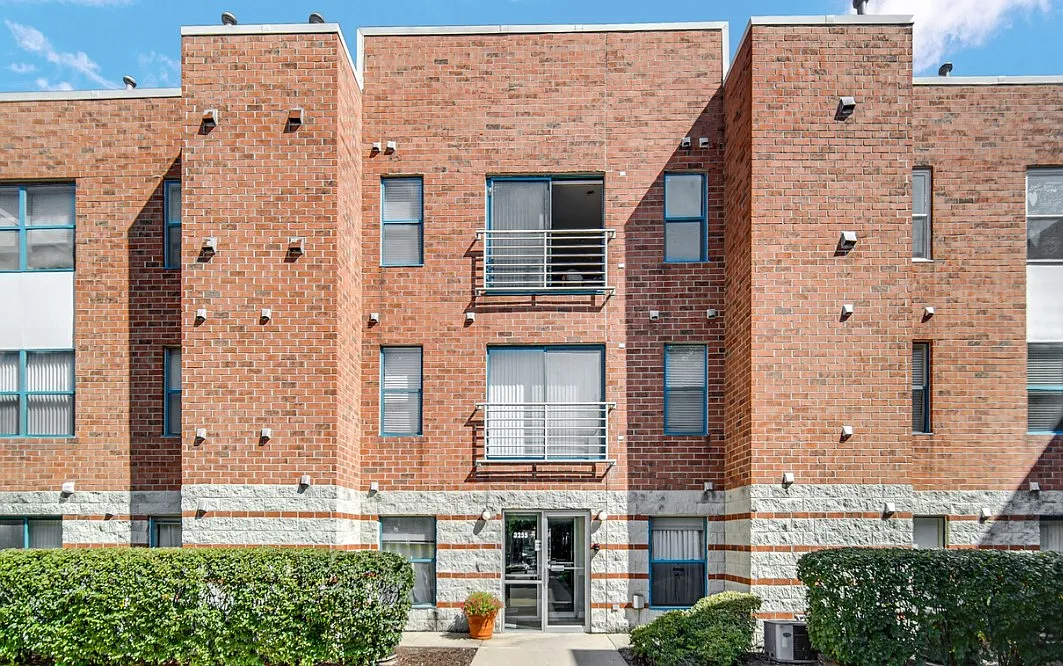 2 bed, 900 sqft, $1,800 — Photo 2
