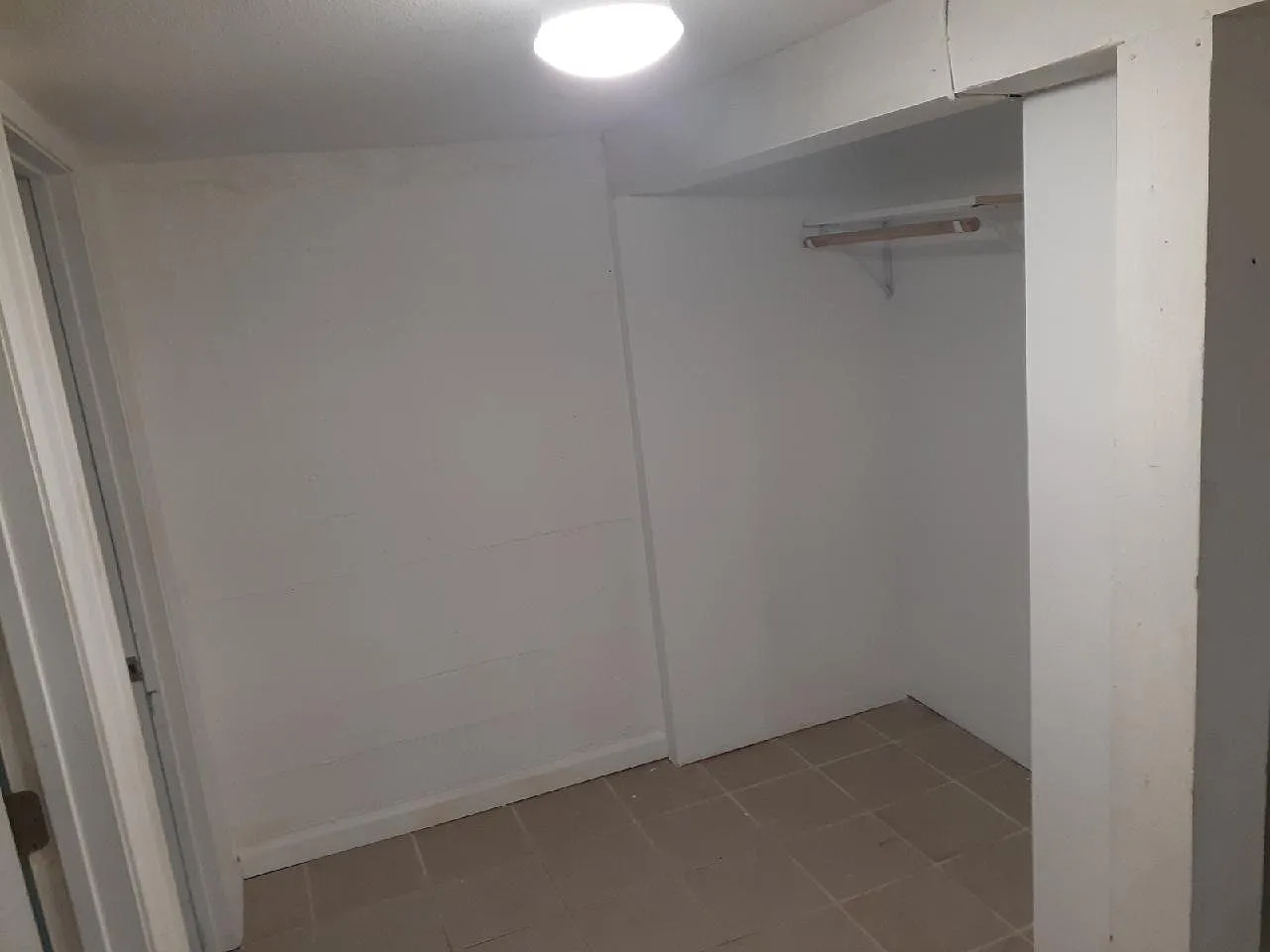 3 bed, 1.5 bath, 1300 sqft, $2,000 — Photo 2