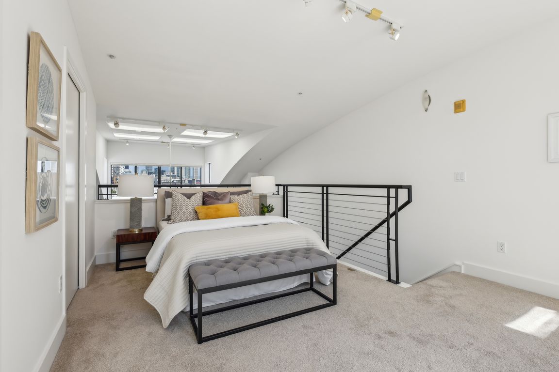 8th St unit 14-1404-049.jpg