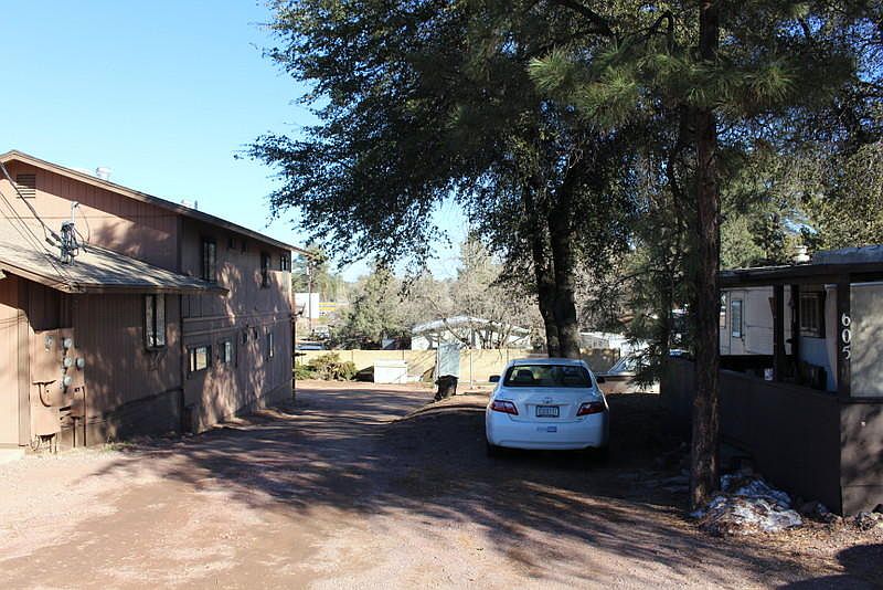 2nd image of 605 S Colcord Rd
